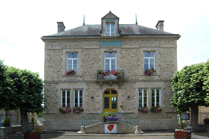 facade-mairie-trinite-porhoet-